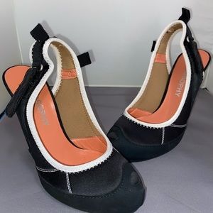 Philosophy classy high heels 😎